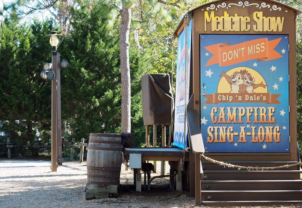 Chip 'N Dale's Campfire Sing-A-Long: o acampamento com Tico e Teco