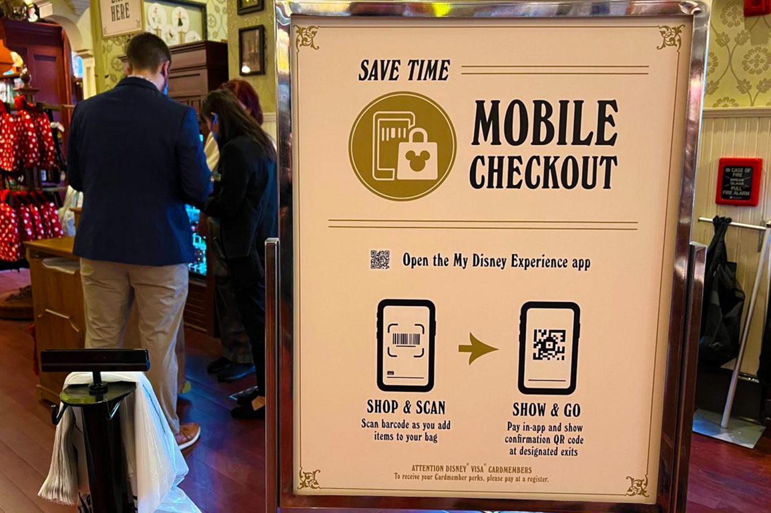 Mobile Checkout Disney: como fazer compras pelo celular e escapar das filas nas lojas
