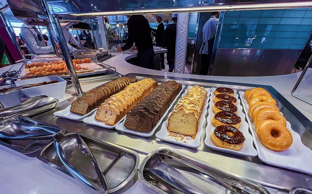 Restaurante temático para alimentação nos cruzeiros Disney