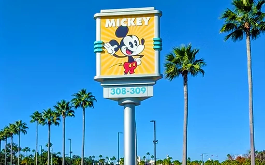 Descubra quanto custa o estacionamento nos parques de Orlando, quem não paga e como economizar na Disney, Universal e SeaWorld.