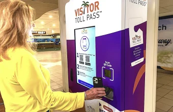 Máquina do Visitor Toll Pass no Aeroporto de Orlando