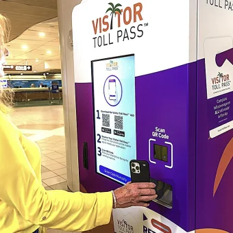 Máquina do Visitor Toll Pass no Aeroporto de Orlando