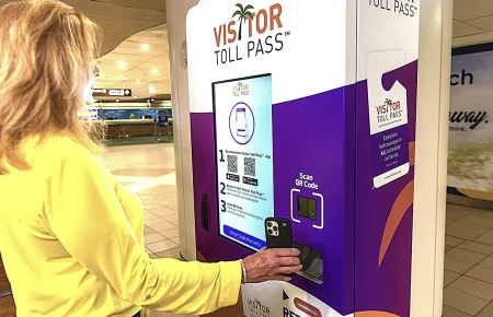 Máquina do Visitor Toll Pass no Aeroporto de Orlando