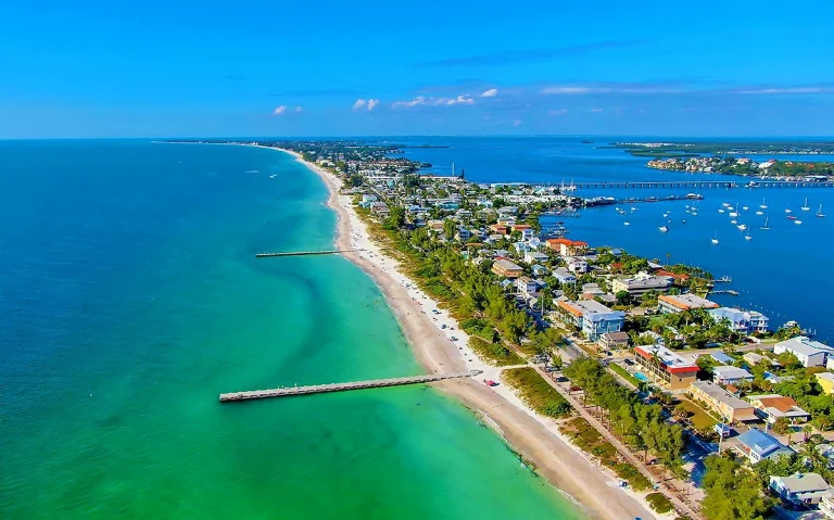 Descubra as 7 melhores praias perto de Orlando, com distâncias, dicas, custos e qual combina melhor com o seu roteiro. Compare as praias mais bonitas próximas de Orlando e descubra qual vale mais a pena para sua viagem.