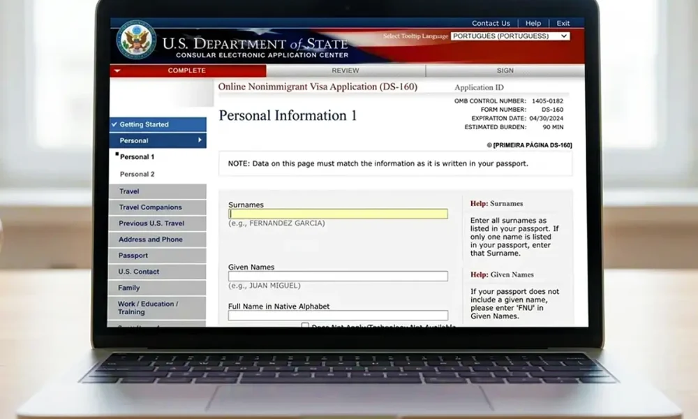 Pessoa preenchendo o formulário DS-160 para solicitar o visto americano