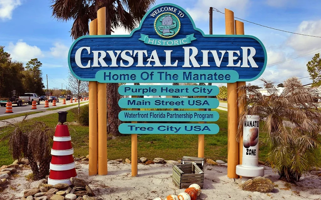 Conheça Crystal River, passeio perto de Orlando para nadar com peixes-boi, ver águas cristalinas e explorar a Flórida além dos parques. Veja como visitar Crystal River, quando ver peixes-boi e como incluir esse passeio no roteiro da sua viagem para Orlando.
