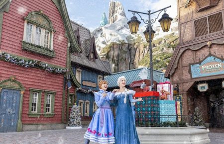 Disney Enchanted Christmas 2026 acontece de 7 de novembro a 6 de janeiro na Disneyland Paris e terá World of Frozen.