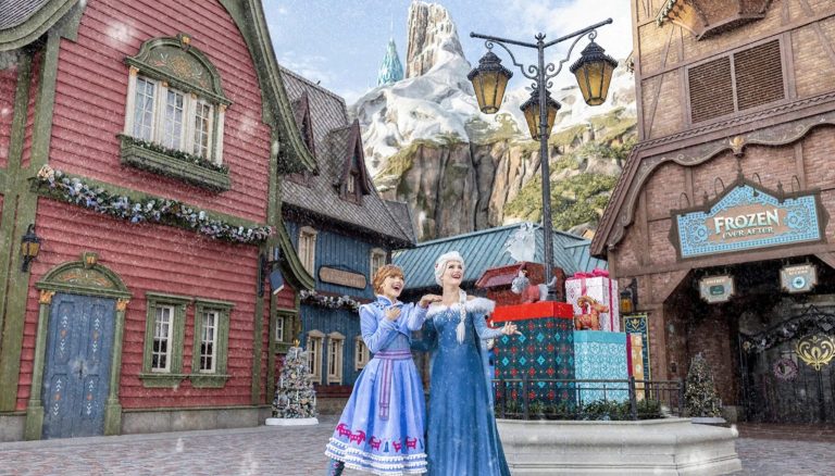 Disney Enchanted Christmas 2026 acontece de 7 de novembro a 6 de janeiro na Disneyland Paris e terá World of Frozen.