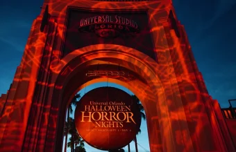 Veja datas, ingressos, dicas, casas e estratégias para aproveitar o Halloween Horror Nights 2026 na Universal Orlando.