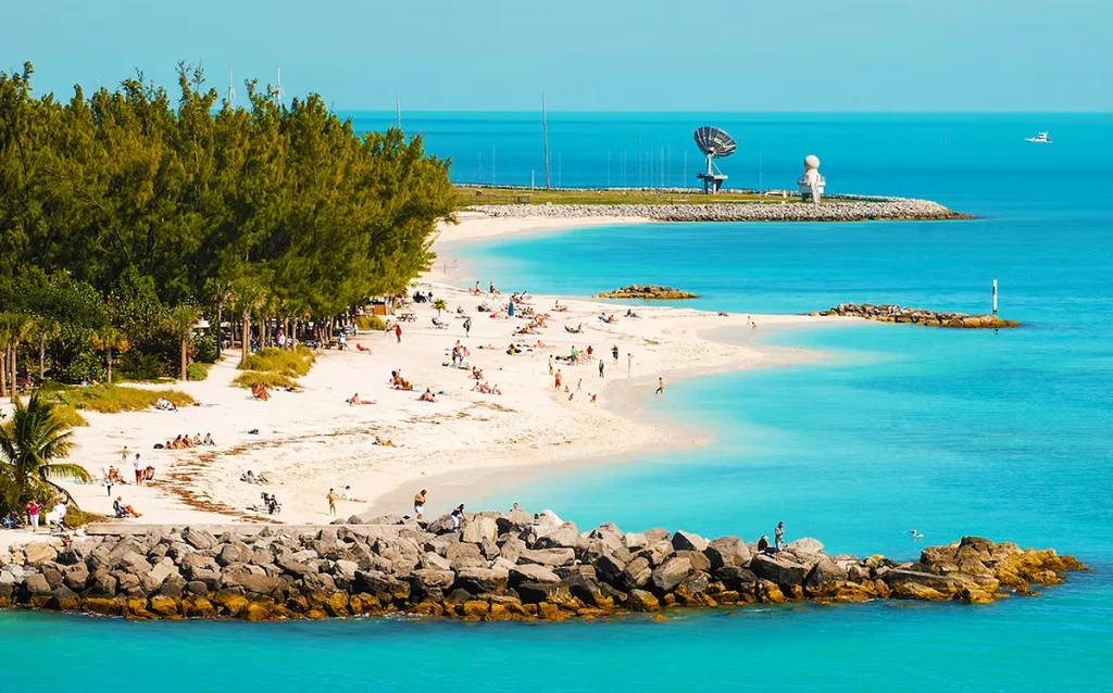 Descubra o que fazer em Key West, quanto custa, quando ir e se realmente vale a pena incluir esse destino no seu roteiro pela Flórida. Veja atrações, custos, melhores épocas e dicas para decidir se Key West merece espaço no seu roteiro pela Flórida.