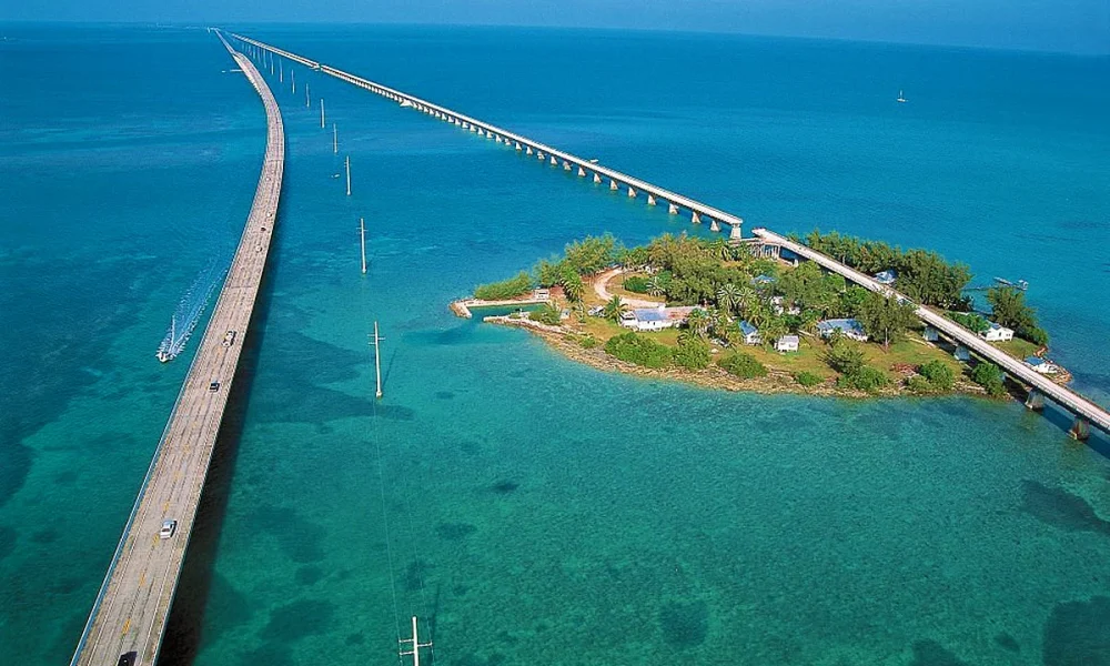 Descubra o que fazer em Key West, quanto custa, quando ir e se realmente vale a pena incluir esse destino no seu roteiro pela Flórida. Veja atrações, custos, melhores épocas e dicas para decidir se Key West merece espaço no seu roteiro pela Flórida.