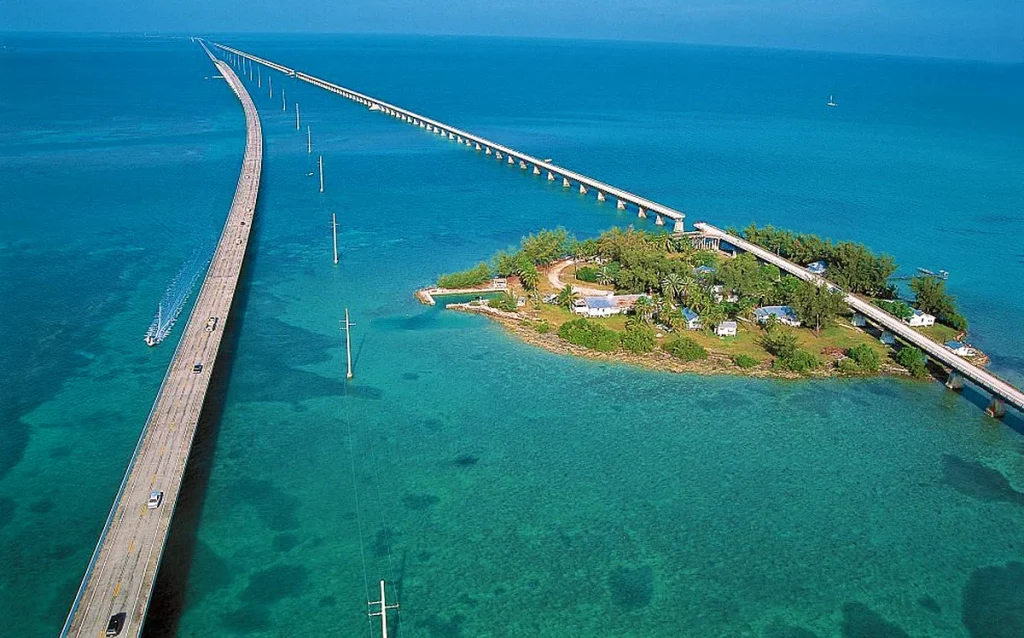 Descubra o que fazer em Key West, quanto custa, quando ir e se realmente vale a pena incluir esse destino no seu roteiro pela Flórida. Veja atrações, custos, melhores épocas e dicas para decidir se Key West merece espaço no seu roteiro pela Flórida.