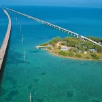 Key West: Guia Completo para planejar sua visita Descubra o que fazer em Key West, quanto custa, quando ir e se realmente vale a pena incluir esse destino no seu roteiro pela Flórida. Veja atrações, custos, melhores épocas e dicas para decidir se Key West merece espaço no seu roteiro pela Flórida.