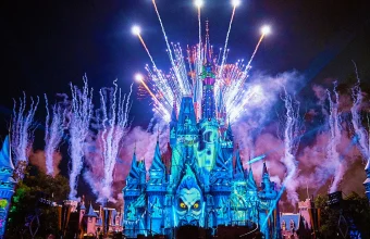 Veja datas, preços, atrações e dicas da Mickey's Not-So-Scary Halloween Party 2026 no Magic Kingdom. Confira datas, preços, atrações e dicas para aproveitar a festa de Halloween da Disney em 2026.