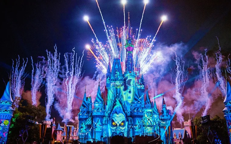 Veja datas, preços, atrações e dicas da Mickey's Not-So-Scary Halloween Party 2026 no Magic Kingdom. Confira datas, preços, atrações e dicas para aproveitar a festa de Halloween da Disney em 2026.