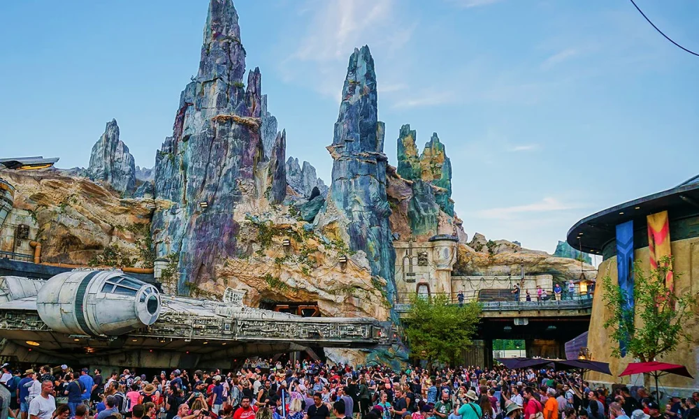 Veja 7 dicas para aproveitar os parques cheios em Orlando e com filas, incluindo Rope Drop, Single Rider, fura-filas e refeições.