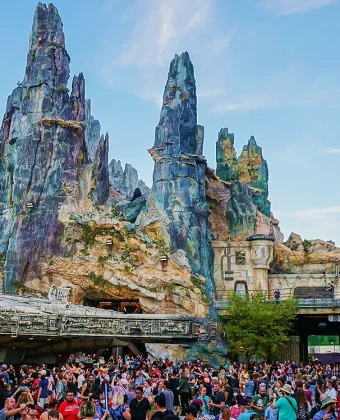 Veja 7 dicas para aproveitar os parques cheios em Orlando e com filas, incluindo Rope Drop, Single Rider, fura-filas e refeições.