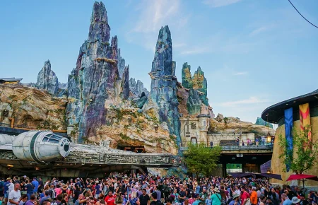Veja 7 dicas para aproveitar os parques cheios em Orlando e com filas, incluindo Rope Drop, Single Rider, fura-filas e refeições.