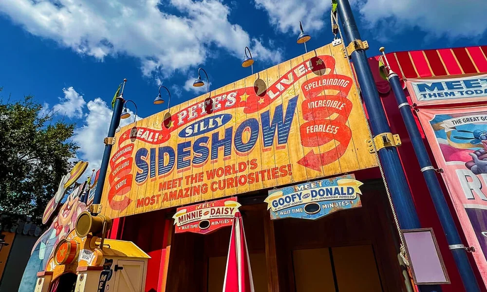Pete's Silly Sideshow reabre no Magic Kingdom em 27 de junho de 2026 com encontros de Minnie, Donald, Margarida e Pateta.