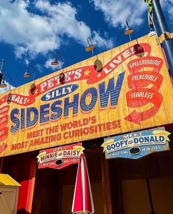 Pete's Silly Sideshow reabre no Magic Kingdom em 27 de junho de 2026 com encontros de Minnie, Donald, Margarida e Pateta.