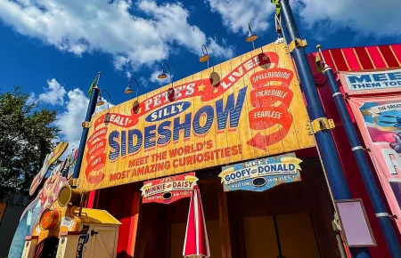 Pete's Silly Sideshow reabre no Magic Kingdom em 27 de junho de 2026 com encontros de Minnie, Donald, Margarida e Pateta.