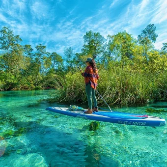 Conheça Weeki Wachee Springs, o parque das sereias da Flórida. Veja como chegar, quanto custa e se vale a pena saindo de Orlando. Descubra uma das atrações mais diferentes da Flórida com águas cristalinas, sereias e passeios de caiaque.