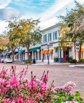 Descubra 5 coisas para fazer em Orlando fora dos parques, com opções gratuitas, custos, perfis de viajantes e dicas para montar o roteiro.