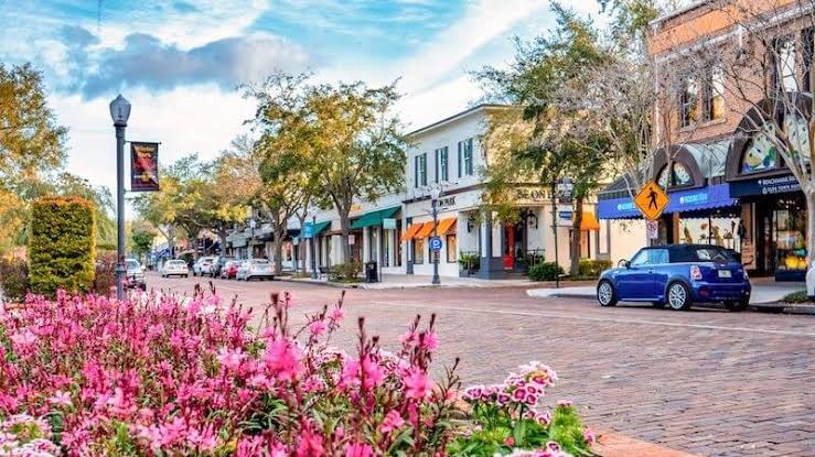 Descubra 5 coisas para fazer em Orlando fora dos parques, com opções gratuitas, custos, perfis de viajantes e dicas para montar o roteiro.