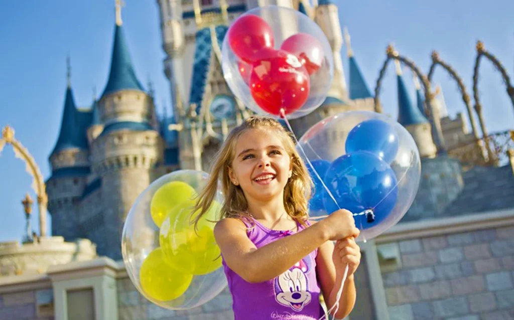 Veja como planejar a Disney com crianças, escolher parques, hotel, carrinho, carro, refeições e evitar os erros mais comuns.