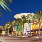 Entenda o Orlando Tax Free, o Sales Tax e os Tax Holidays da Flórida. Veja quando vale a pena e como economizar nas compras.