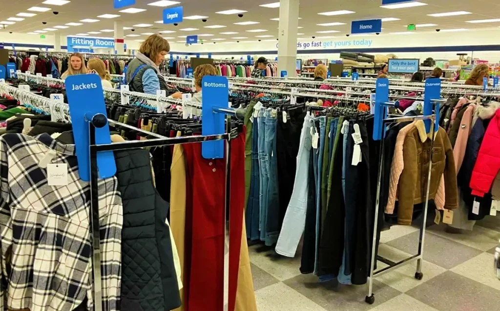 Veja como converter tamanho de roupas dos EUA para o Brasil, incluindo feminino, masculino, jeans, infantil e dicas para comprar sem errar.