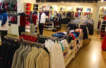 Veja como converter tamanho de roupas dos EUA para o Brasil, incluindo feminino, masculino, jeans, infantil e dicas para comprar sem errar.