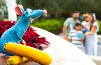 Veja como funcionam o Remy's Hide & Squeak e o Pluto's Pumpkin Pursuit no EPCOT 2026, preços, datas, brindes e dicas.
