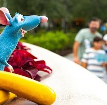 Veja como funcionam o Remy's Hide & Squeak e o Pluto's Pumpkin Pursuit no EPCOT 2026, preços, datas, brindes e dicas.