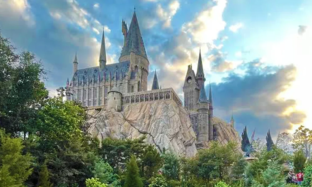 A Harry Potter and the Forbidden Journey ficará fechada de 8 a 19 de fevereiro de 2027. Veja o que continua aberto e como ajustar o roteiro.