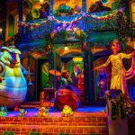 Entenda como funcionam o Lightning Lane Multi Pass e o Single Pass, as diferenças, quando comprar e se vale a pena usar nos parques Disney.