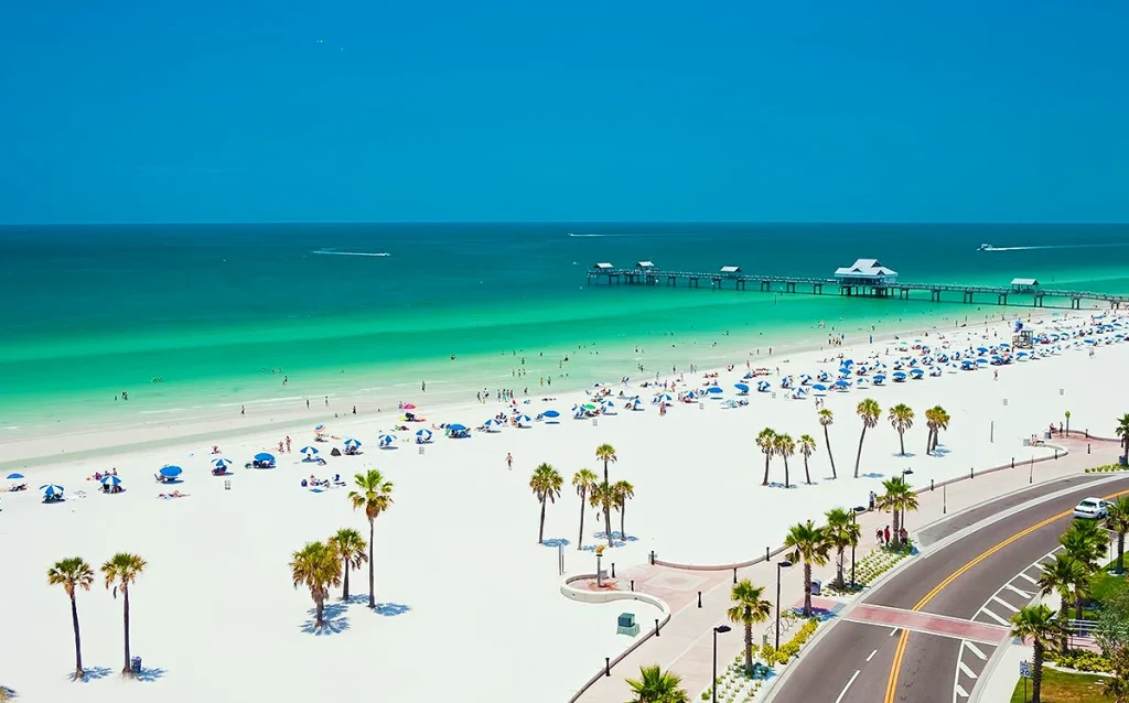 Conheça 9 praias perto de Orlando indicadas pela CDO Travel, com distâncias, endereços, estrutura, estacionamento e dicas para o bate-volta.
