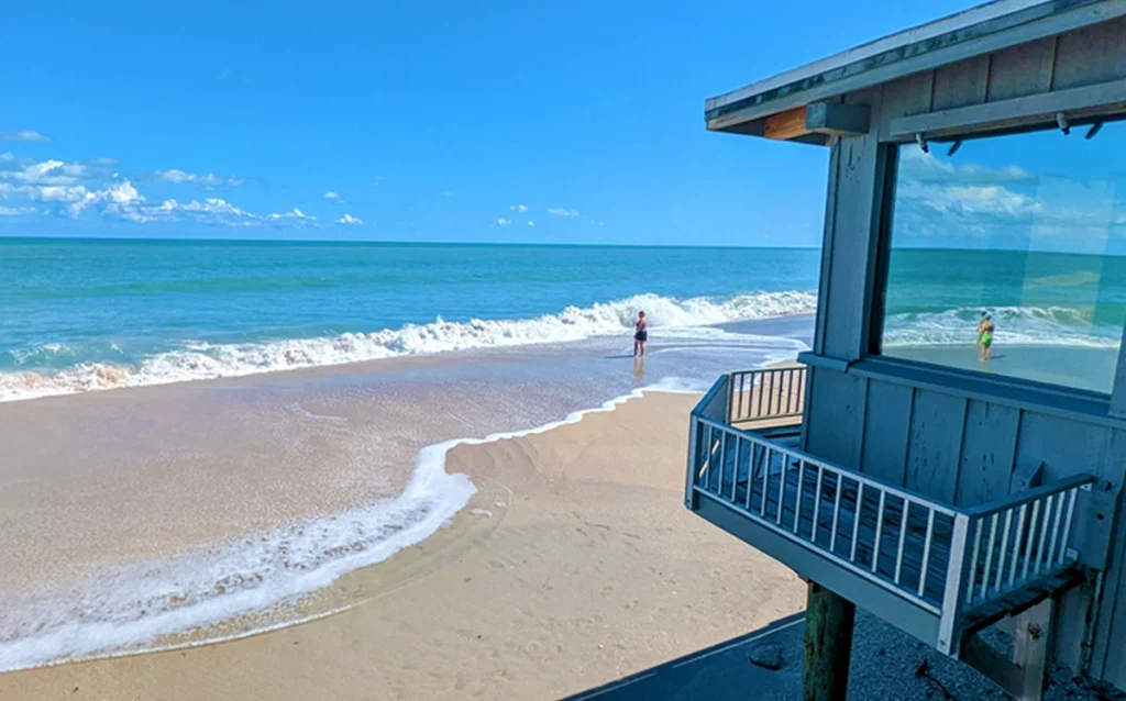 Conheça 9 praias perto de Orlando indicadas pela CDO Travel, com distâncias, endereços, estrutura, estacionamento e dicas para o bate-volta.