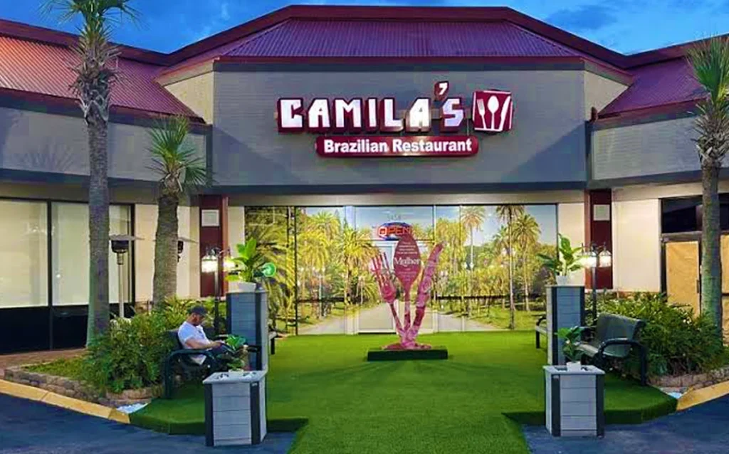 Conheça 12 restaurantes indicados pela CDO Travel para comer bem em Orlando, com opções econômicas, pratos recomendados e dicas para brasileiros.