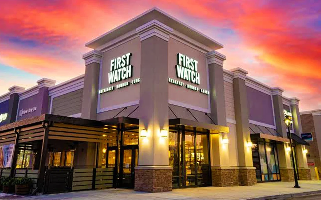 Conheça 12 restaurantes indicados pela CDO Travel para comer bem em Orlando, com opções econômicas, pratos recomendados e dicas para brasileiros.