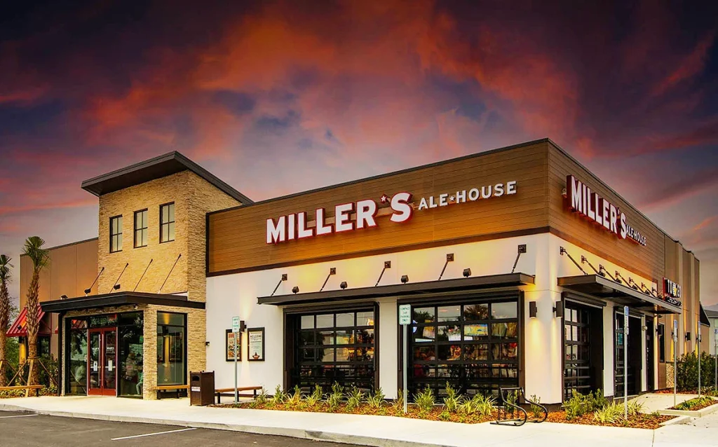 Conheça 12 restaurantes indicados pela CDO Travel para comer bem em Orlando, com opções econômicas, pratos recomendados e dicas para brasileiros.