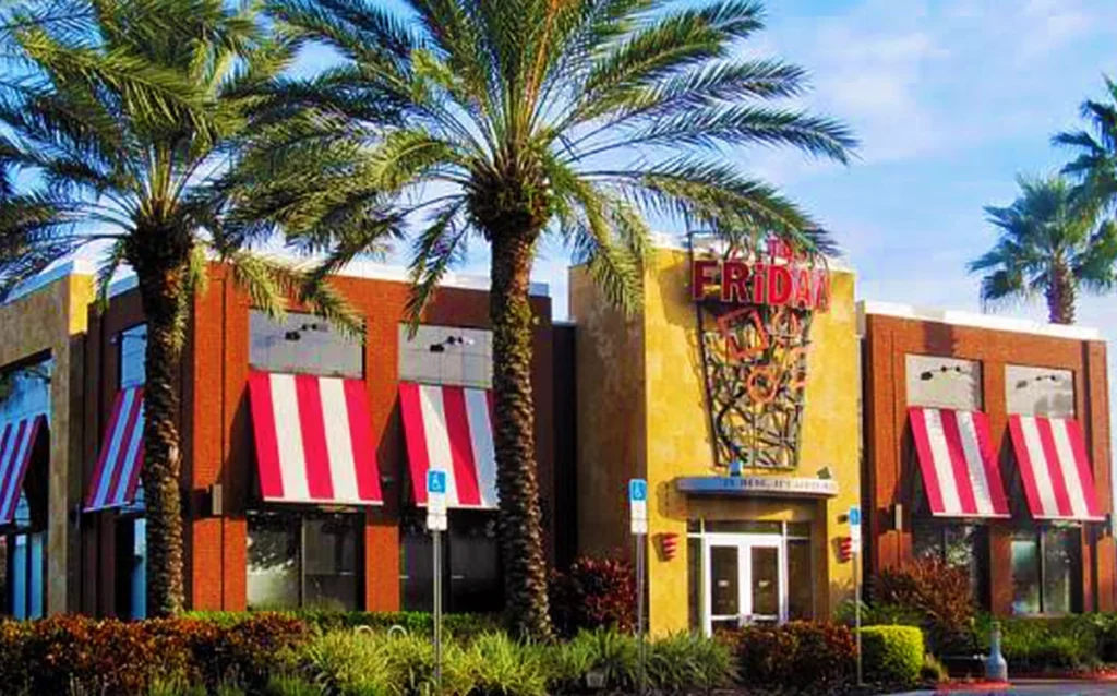 Conheça 12 restaurantes indicados pela CDO Travel para comer bem em Orlando, com opções econômicas, pratos recomendados e dicas para brasileiros.
