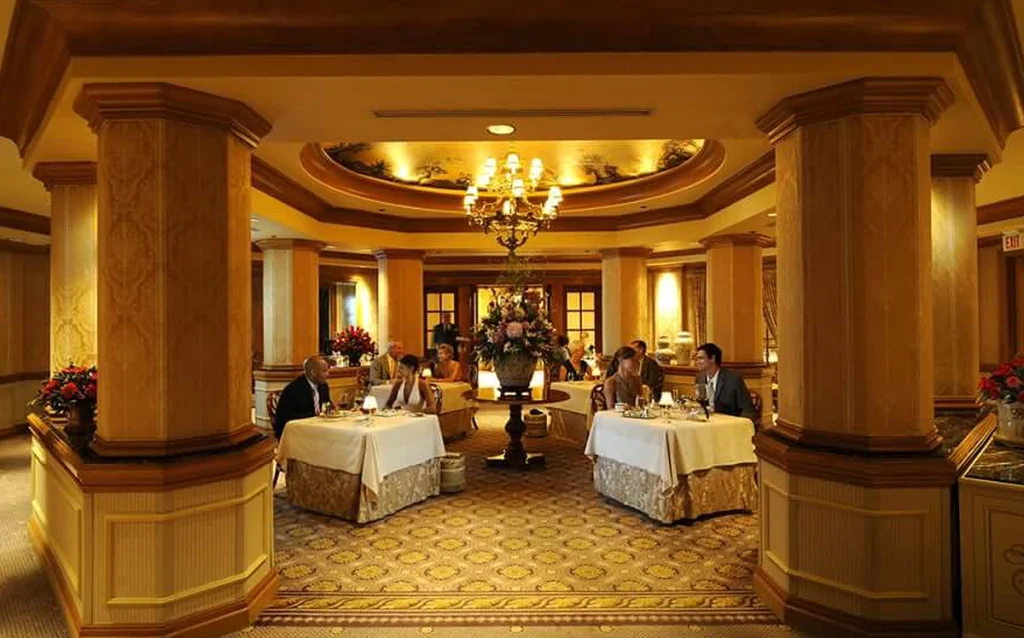 Conheça os restaurantes Michelin em Orlando, incluindo estrelas, Bib Gourmand e recomendados agrupados por região, além de preços e reservas.