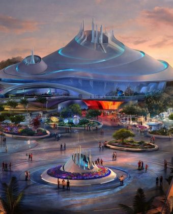 Conheça a Space Mountain Earthrise, nova atração da Tokyo Disneyland para 2027, e veja todas as novidades da Tomorrowland.