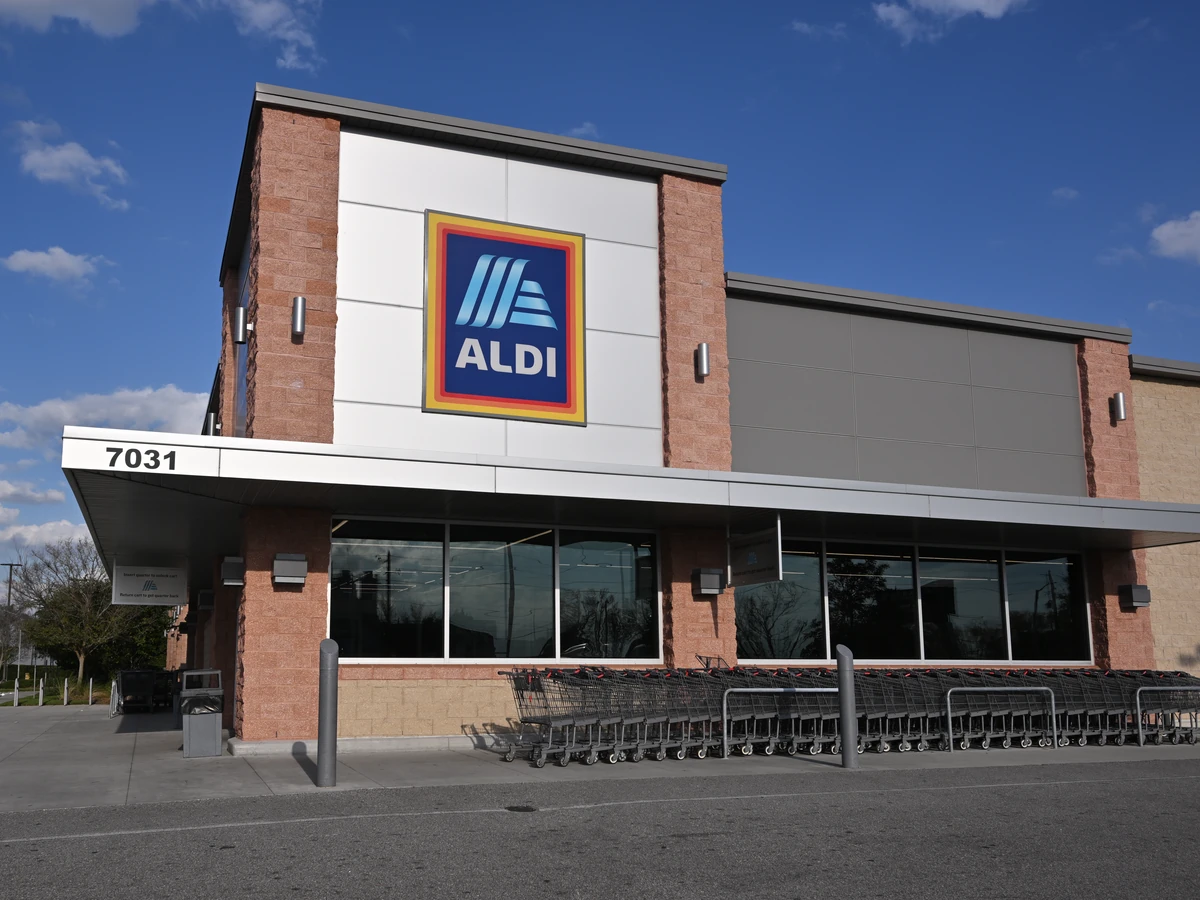 Fachada do ALDI no centro comercial Vista Palms em Orlando