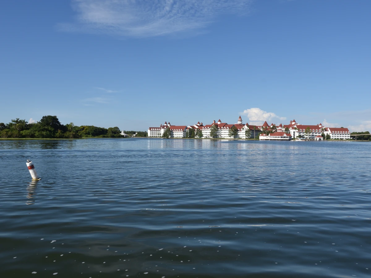 Disney’s Grand Floridian Resort & Spa visto da Seven Seas Lagoon
