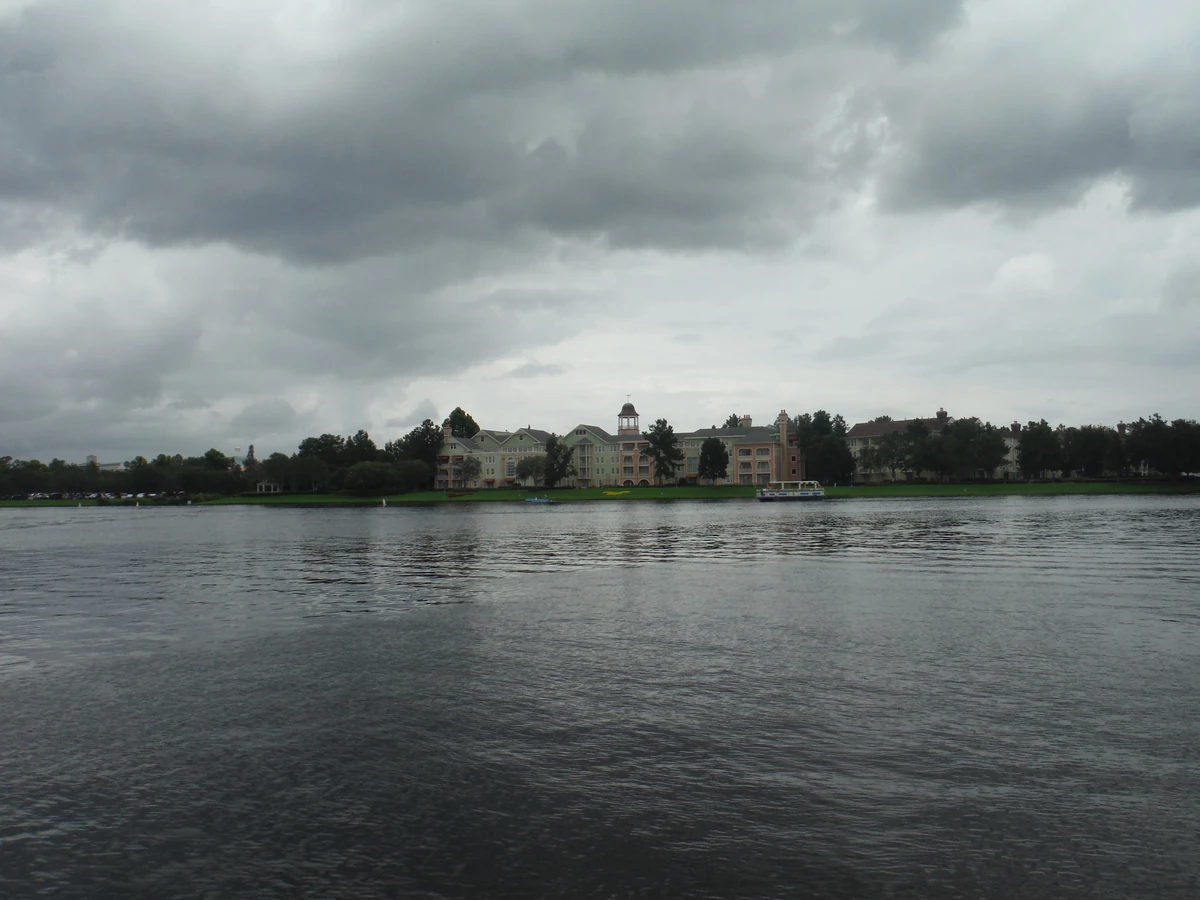 Disney’s Saratoga Springs Resort & Spa visto do lago