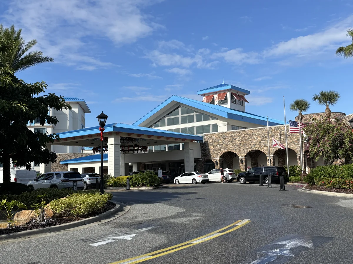 Entrada do Loews Sapphire Falls Resort